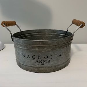 Magnolia canister
